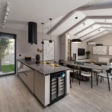 Ursaria Βίλα Πόρετς